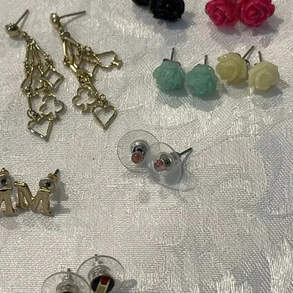Fun earring lot for kids/women 31 pairs! Pierced earrings dangles studs fashion - Picture 5 of 10